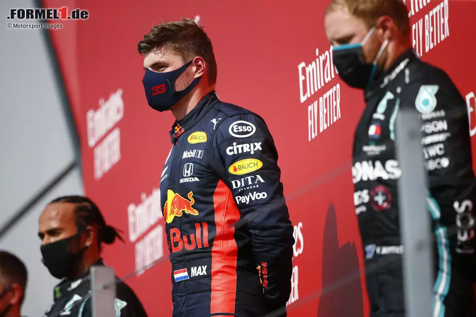 Foto zur News: Max Verstappen (Red Bull), Lewis Hamilton (Mercedes) und Valtteri Bottas (Mercedes)