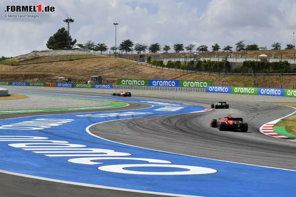 Foto zur News: Carlos Sainz (McLaren), Pierre Gasly (AlphaTauri) und Charles Leclerc (Ferrari)