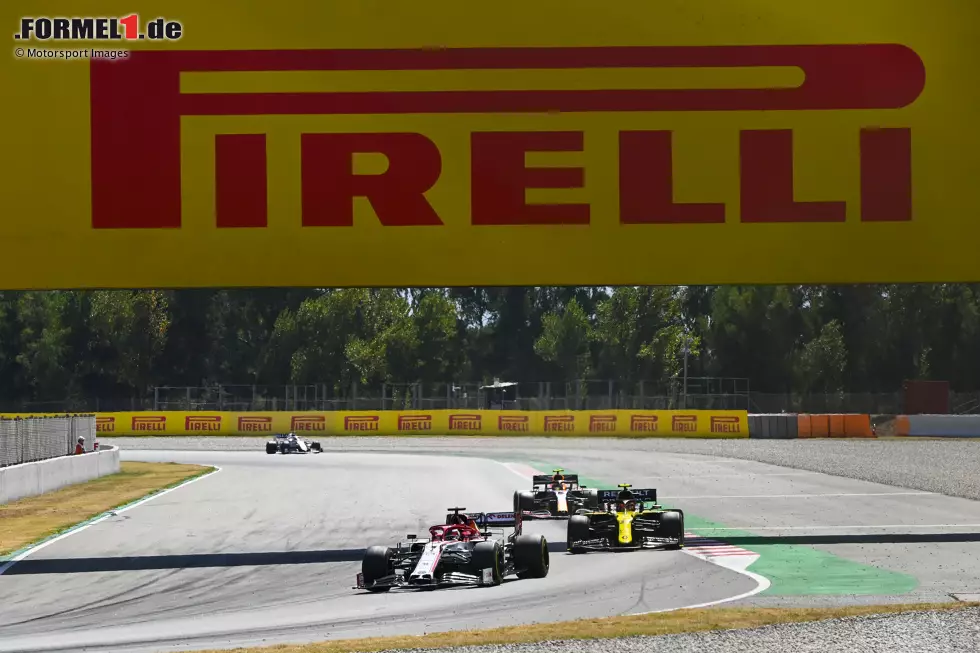 Foto zur News: Kimi Räikkönen (Alfa Romeo), Esteban Ocon (Renault) und Alexander Albon (Red Bull)