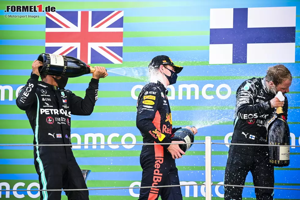 Foto zur News: Lewis Hamilton (Mercedes), Max Verstappen (Red Bull) und Valtteri Bottas (Mercedes)