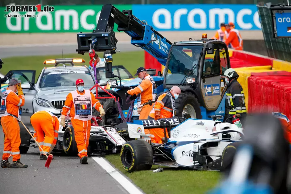 Foto zur News: Antonio Giovinazzi (Alfa Romeo) und George Russell (Williams)