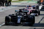 Foto zur News: Lewis Hamilton (Mercedes) und Lance Stroll (Racing Point)