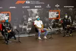 Foto zur News: Valtteri Bottas (Mercedes), Lewis Hamilton (Mercedes) und Daniel Ricciardo (Renault)