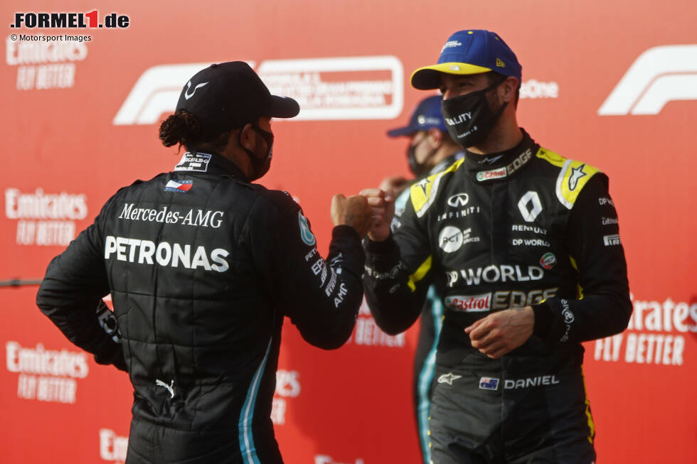 Foto zur News: Lewis Hamilton (Mercedes) und Daniel Ricciardo (Renault)