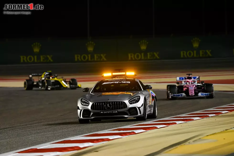 Foto zur News: Sergio Perez (Racing Point) und Esteban Ocon (Renault)