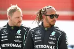 Foto zur News: Valtteri Bottas (Mercedes) und Lewis Hamilton (Mercedes)