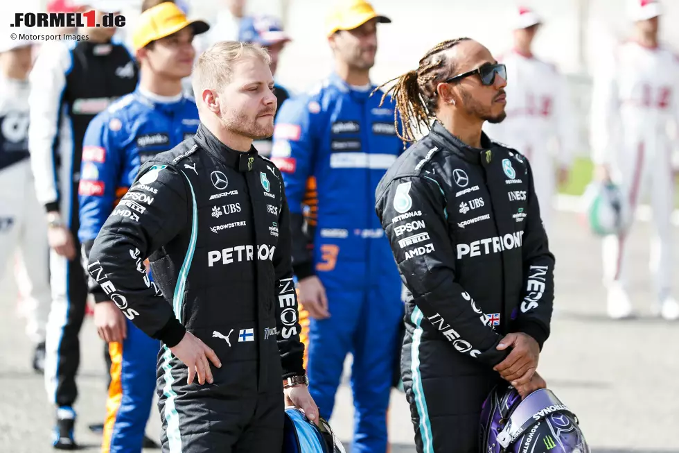 Foto zur News: Valtteri Bottas (Mercedes) und Lewis Hamilton (Mercedes)