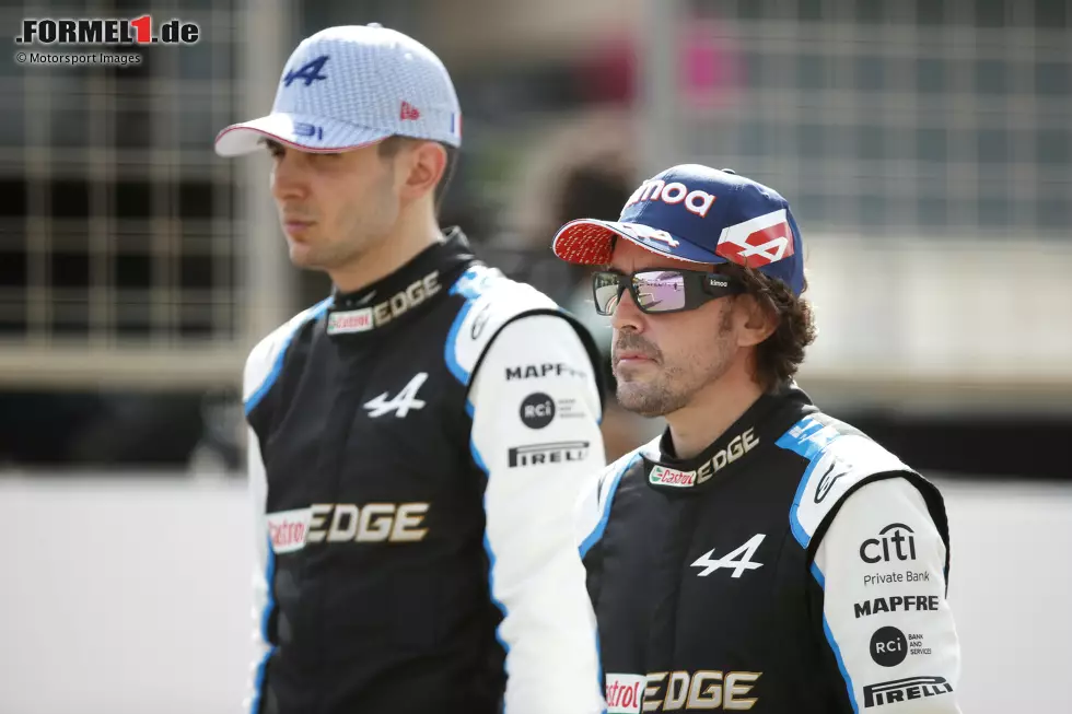 Foto zur News: Esteban Ocon (Alpine) und Fernando Alonso (Alpine)