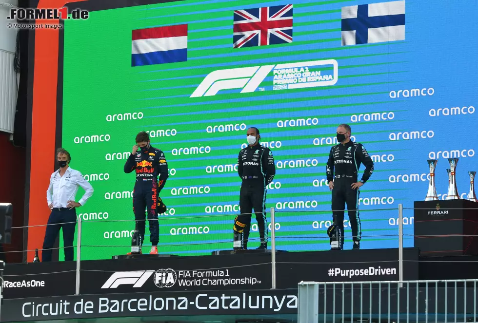 Foto zur News: Max Verstappen (Red Bull), Lewis Hamilton (Mercedes) und Valtteri Bottas (Mercedes)