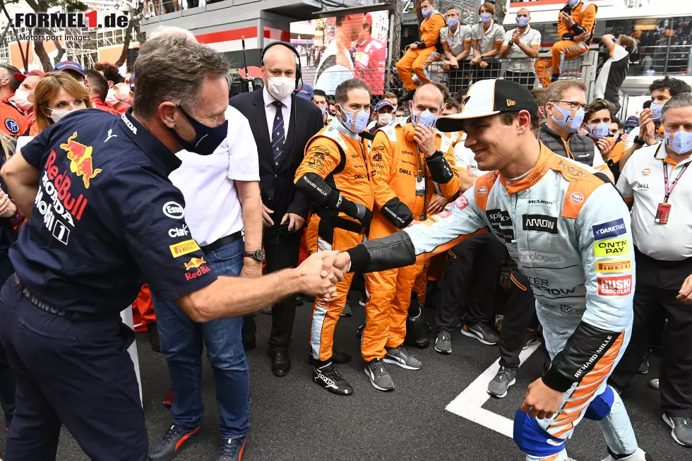 Foto zur News: Christian Horner und Lando Norris (McLaren)