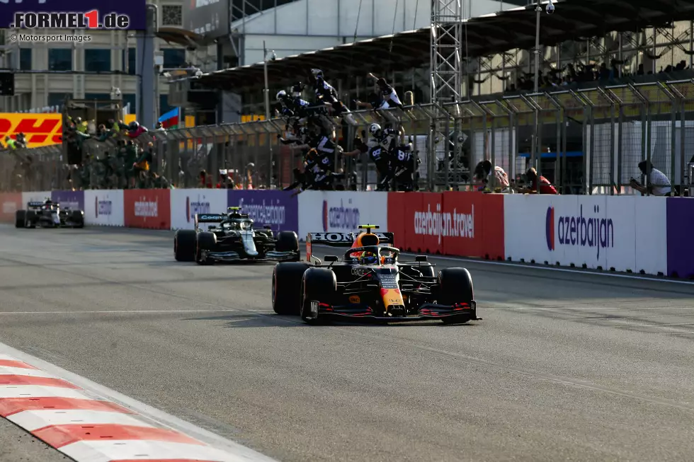 Foto zur News: Sergio Perez (Red Bull)