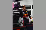 Foto zur News: Lewis Hamilton (Mercedes) und Max Verstappen (Red Bull)