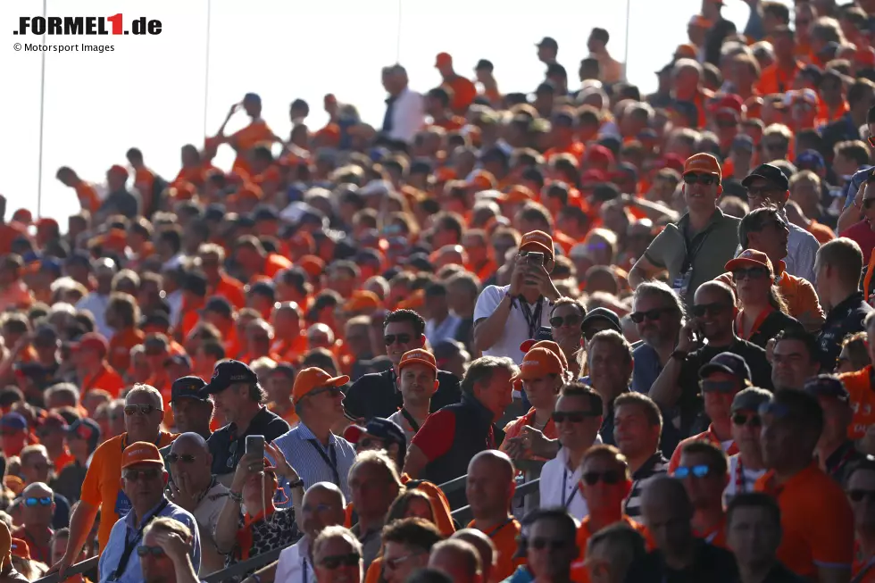 Foto zur News: Fans von Max Verstappen (Red Bull)