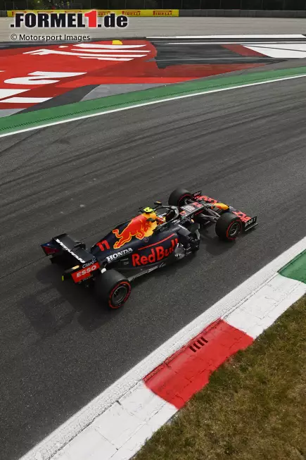 Foto zur News: Sergio Perez (Red Bull)