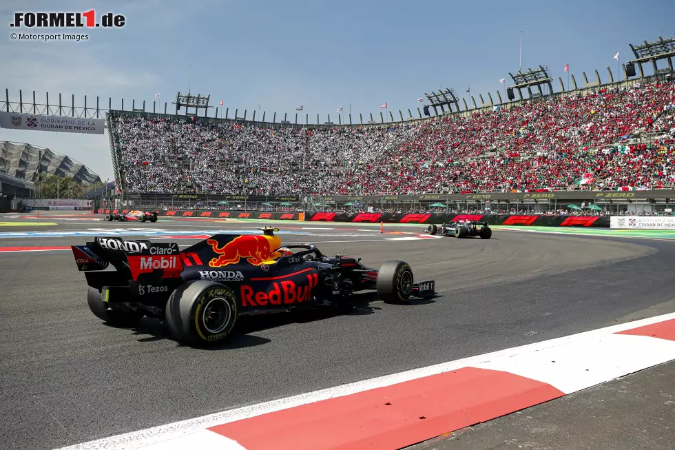 Foto zur News: Sergio Perez (Red Bull)