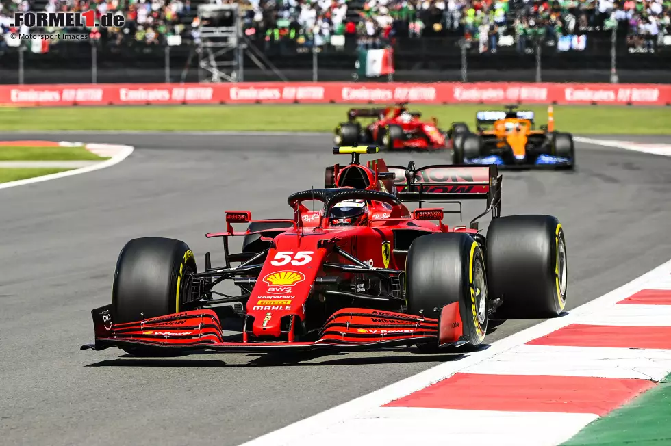 Foto zur News: Carlos Sainz (Ferrari), Daniel Ricciardo (McLaren) und Charles Leclerc (Ferrari)