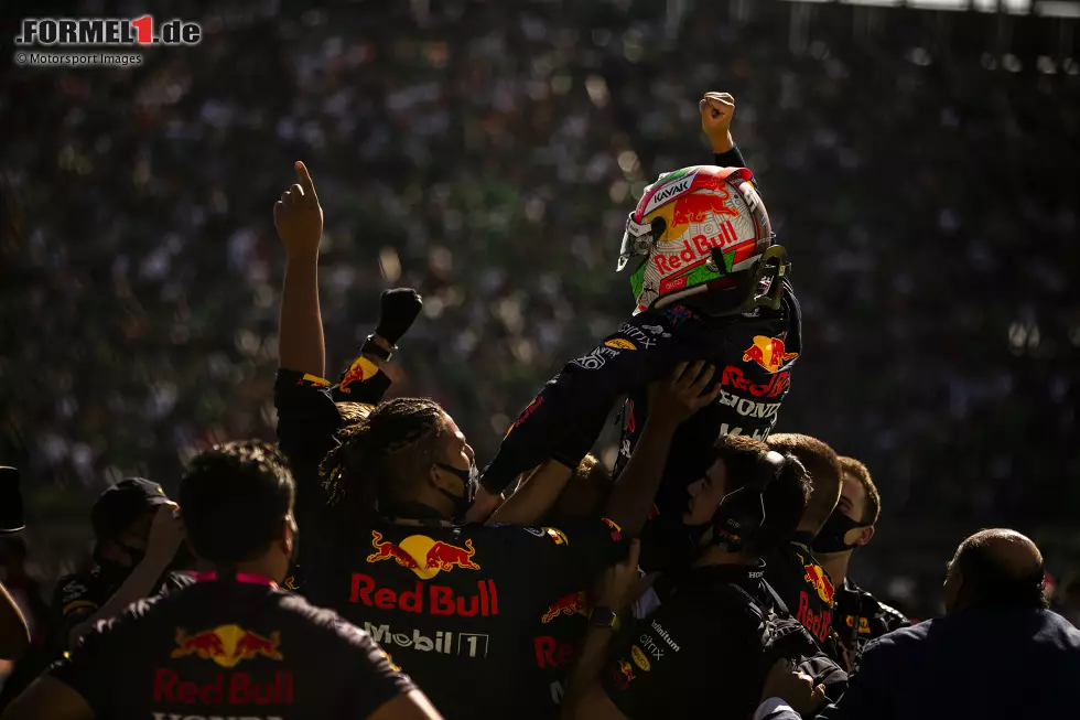 Foto zur News: Sergio Perez (Red Bull)