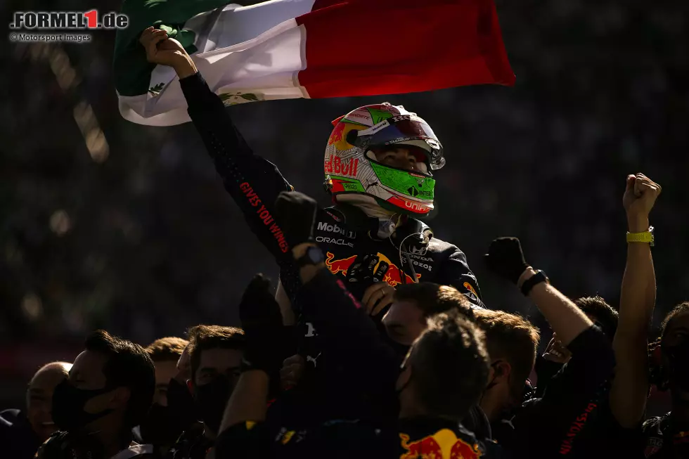 Foto zur News: Sergio Perez (Red Bull)