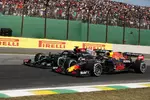 Foto zur News: Max Verstappen (Red Bull) und Lewis Hamilton (Mercedes)