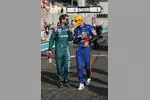 Foto zur News: Sebastian Vettel (Aston Martin) und Daniel Ricciardo (McLaren)