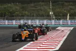 Foto zur News: Lando Norris (McLaren), Charles Leclerc (Ferrari) und Yuki Tsunoda (AlphaTauri)