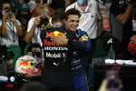 Foto zur News: Lando Norris (McLaren) und Max Verstappen (Red Bull)