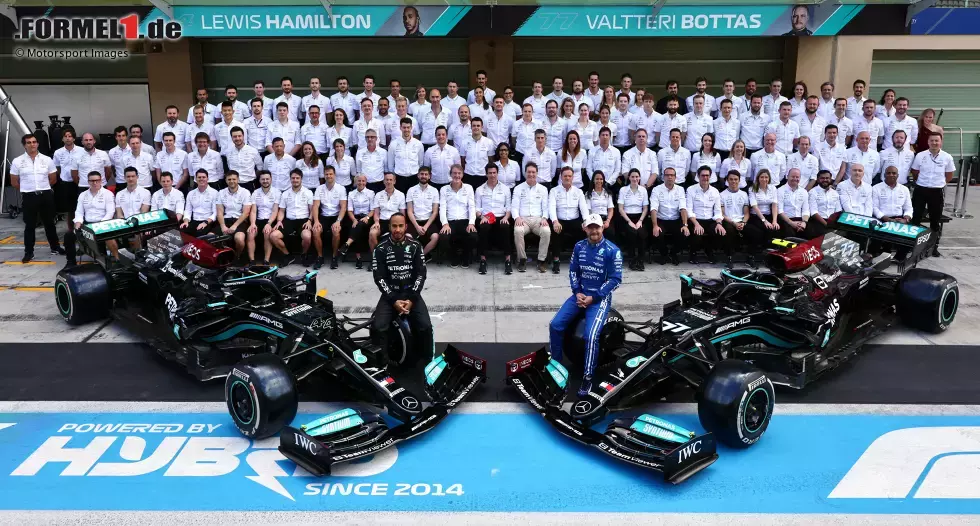 Foto zur News: Lewis Hamilton (Mercedes) und Valtteri Bottas (Mercedes)