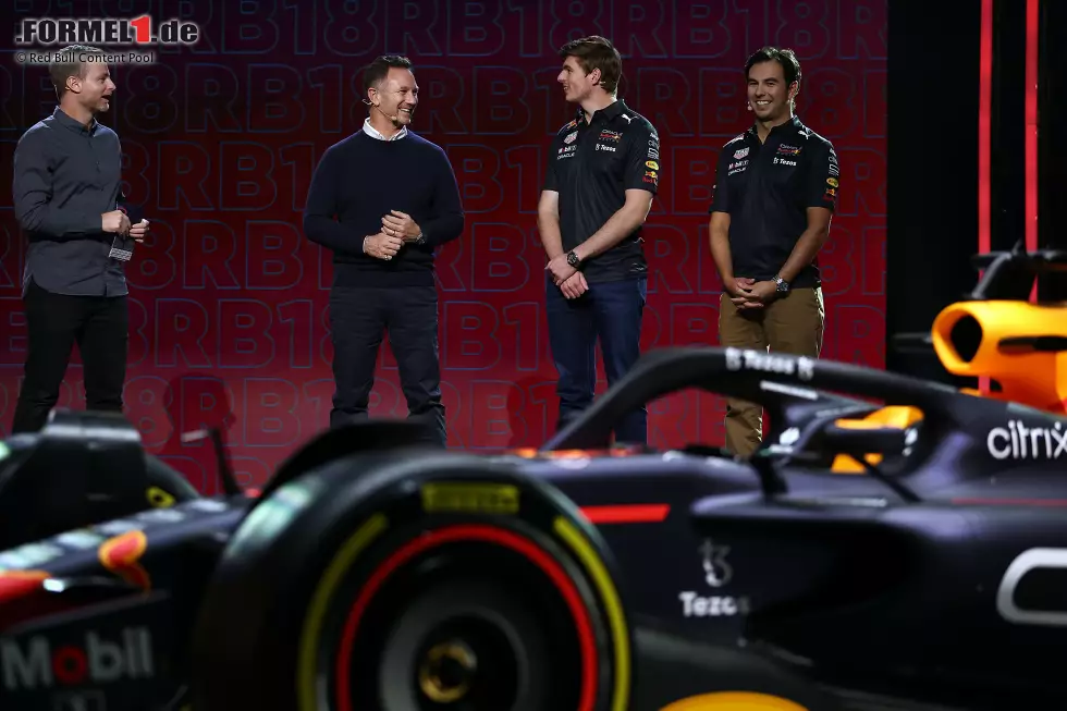 Foto zur News: Christian Horner, Max Verstappen (Red Bull) und Sergio Perez (Red Bull)