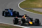 Foto zur News: Max Verstappen (Red Bull) und Nicholas Latifi (Williams)