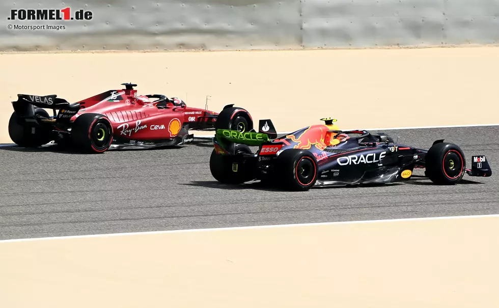 Foto zur News: Charles Leclerc (Ferrari) und Sergio Perez (Red Bull)