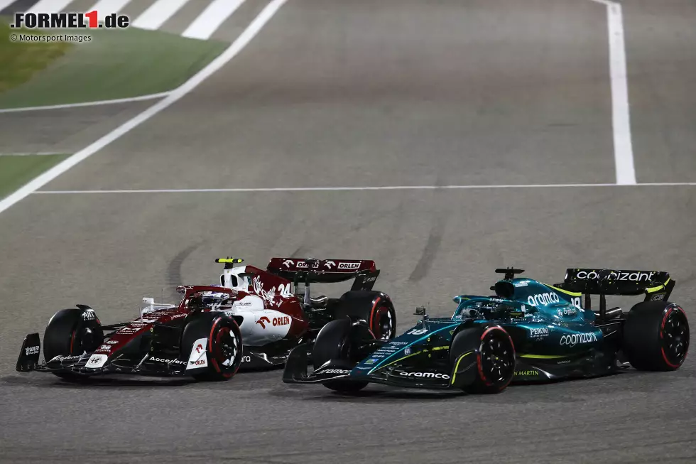 Foto zur News: Guanyu Zhou (Alfa Romeo) und Lance Stroll (Aston Martin)