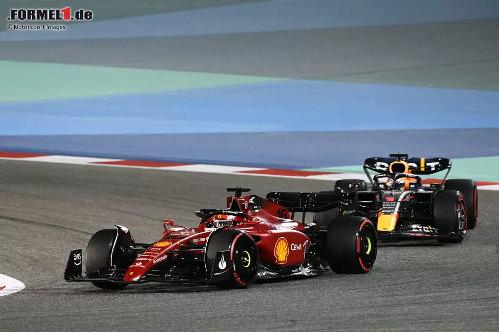 Foto zur News: Charles Leclerc (Ferrari) und Max Verstappen (Red Bull)