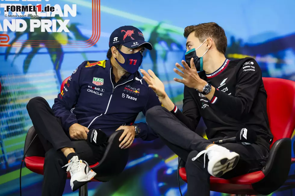 Foto zur News: Sergio Perez (Red Bull) und George Russell (Mercedes)