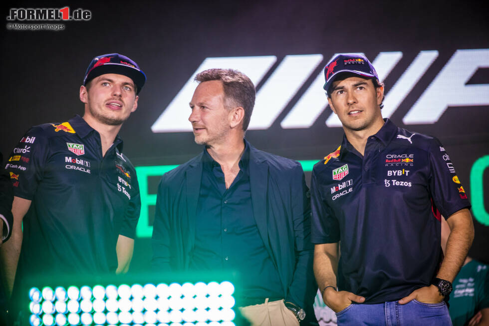 Foto zur News: Max Verstappen (Red Bull), Christian Horner und Sergio Perez (Red Bull)