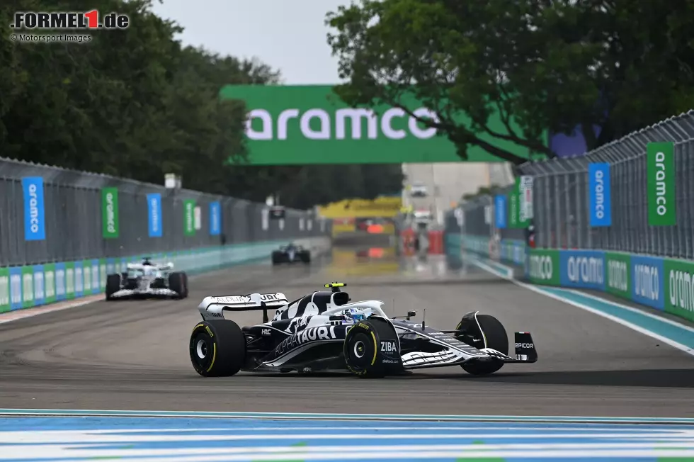 Foto zur News: Yuki Tsunoda (AlphaTauri) und Pierre Gasly (AlphaTauri)