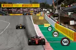 Foto zur News: Charles Leclerc (Ferrari) und Max Verstappen (Red Bull)