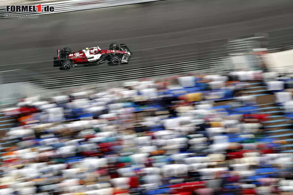 Foto zur News: Guanyu Zhou (Alfa Romeo)