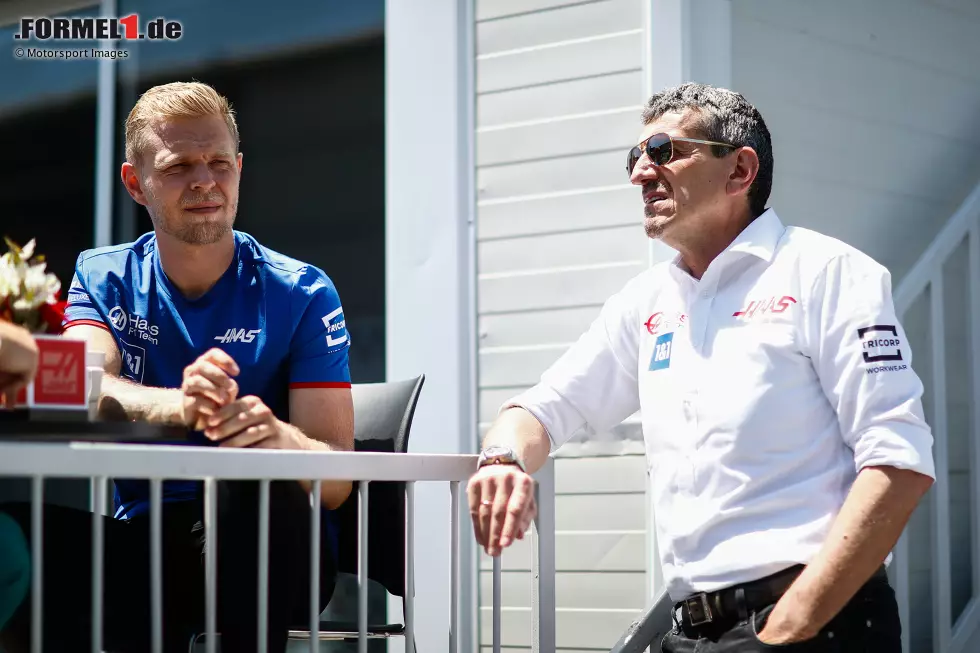 Foto zur News: Kevin Magnussen (Haas) mit Günther Steiner