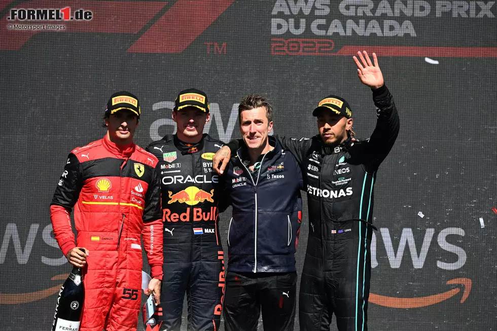 Foto zur News: Carlos Sainz (Ferrari), Max Verstappen (Red Bull) und Lewis Hamilton (Mercedes)