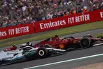 Foto zur News: Charles Leclerc (Ferrari) und Lewis Hamilton (Mercedes)