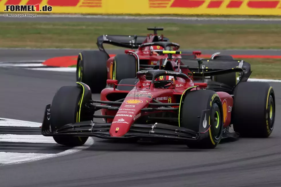 Foto zur News: Carlos Sainz (Ferrari) und Charles Leclerc (Ferrari)