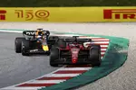 Foto zur News: Charles Leclerc (Ferrari) und Max Verstappen (Red Bull)