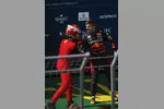 Foto zur News: Max Verstappen (Red Bull) und Charles Leclerc (Ferrari)