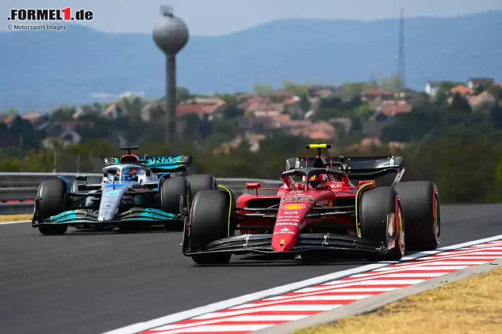 Foto zur News: Carlos Sainz (Ferrari) und George Russell (Mercedes)