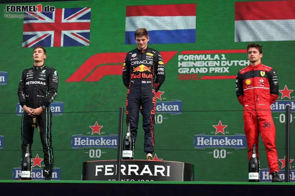 Foto zur News: George Russell (Mercedes), Max Verstappen (Red Bull) und Charles Leclerc (Ferrari)