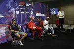 Foto zur News: Sergio Perez (Red Bull), Charles Leclerc (Ferrari) und Lewis Hamilton (Mercedes)