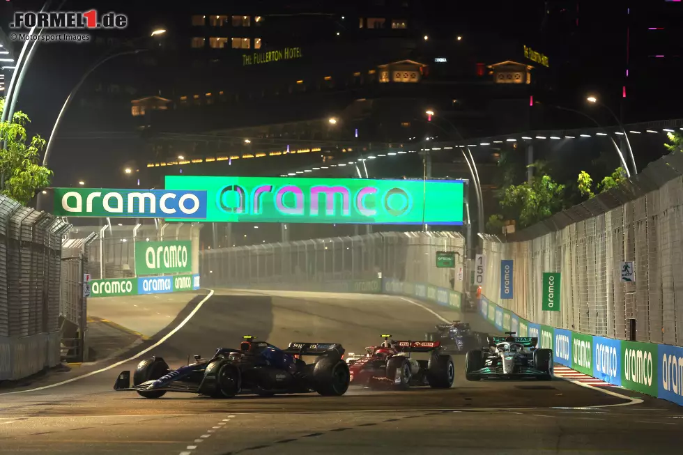 Foto zur News: Guanyu Zhou (Alfa Romeo), Nicholas Latifi (Williams) und George Russell (Mercedes)