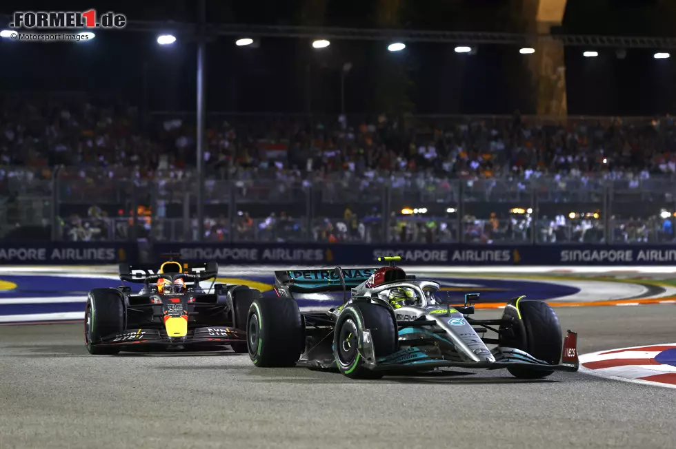 Foto zur News: Lewis Hamilton (Mercedes) und Max Verstappen (Red Bull)