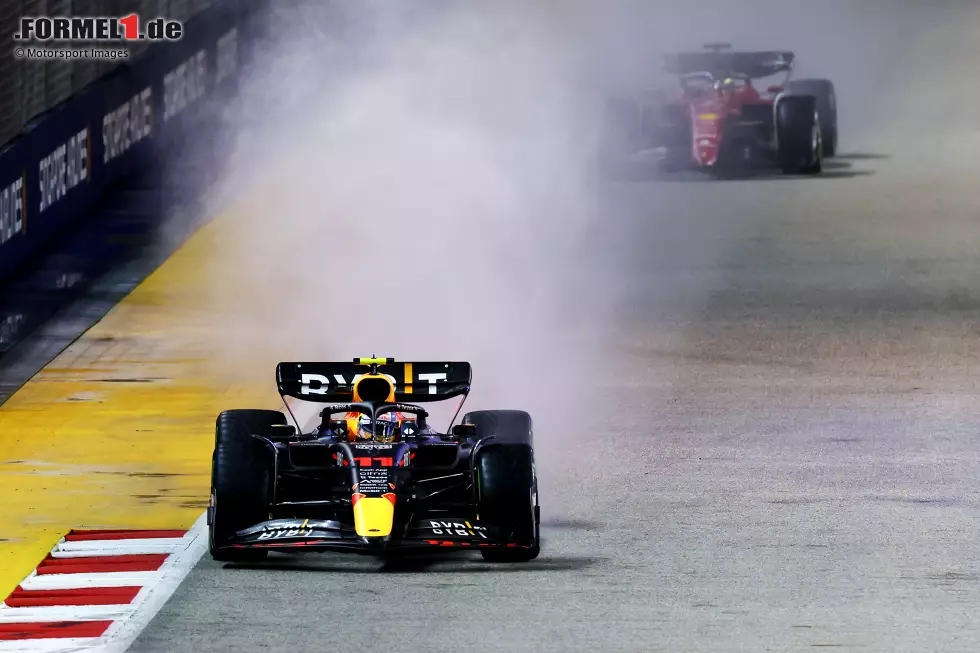 Foto zur News: Sergio Perez (Red Bull) und Charles Leclerc (Ferrari)