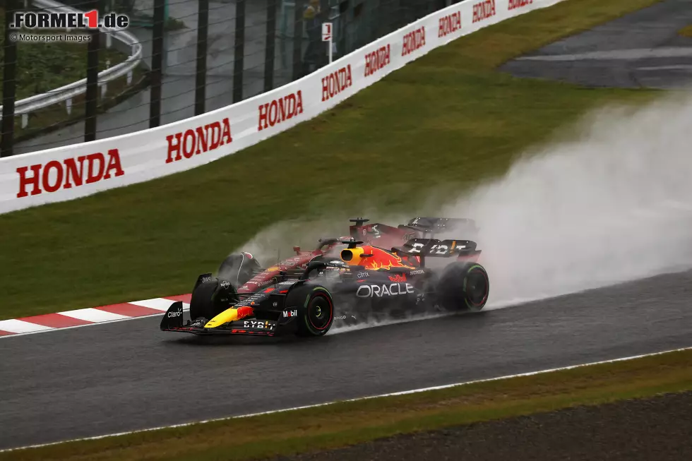 Foto zur News: Max Verstappen (Red Bull) und Charles Leclerc (Ferrari)